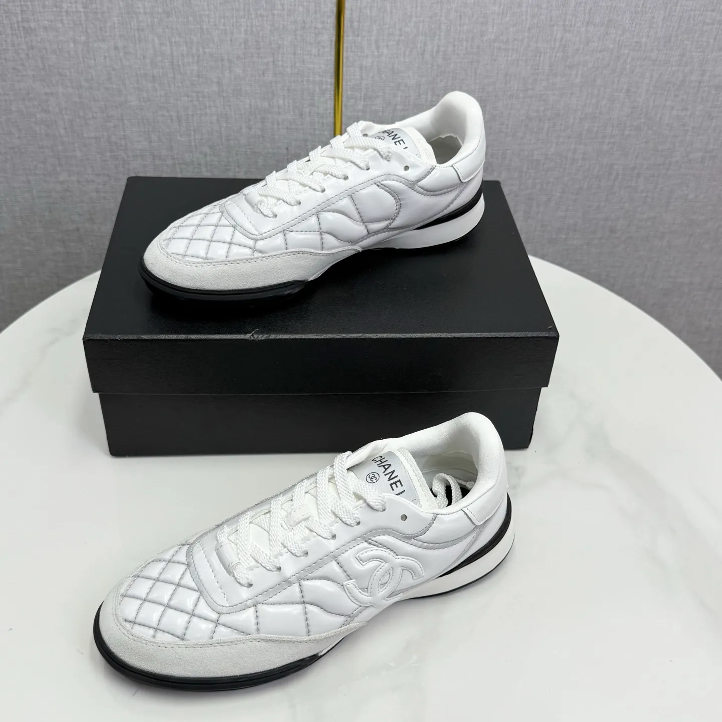 👟👟Ex-factory price 600👟👟Chanel Panda Shoes! 2025 counter's top casual sports shoes. This classic design; the upper is electro-embroidered with a variety of techniques; the outsole is fashionable and sporty; the unusual inclusion of a variety of color matching elements... The diversified mix and match is very good-looking and versatile, and can be used for leisure, fashion, sports, and outdoor... ꫛꫀꪝ Go➫ Materials: ❶Upper made of: original imported first-layer silk cowhide + original waterproof cloth + original first-layer cowhide ❷Inner lining: Original Yangli+wang ❸ Outsole based on: Original TPU combination outsole Counter boutique packaging complete set for women 35–41